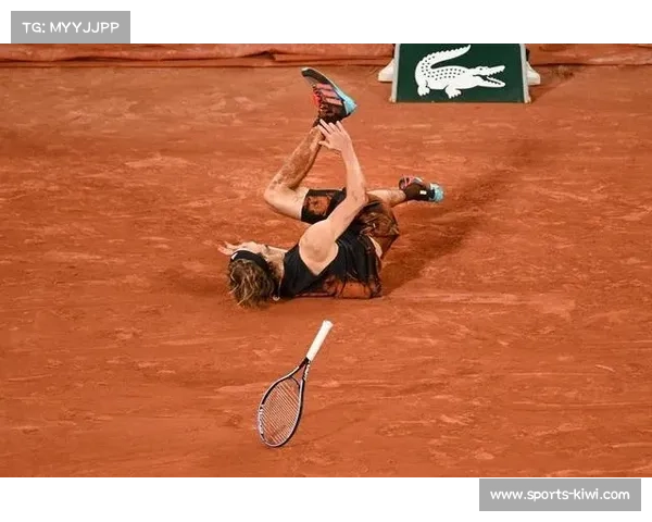 爱尔兰公开赛暴雨成灾 球员涉水奋力救球引发社交媒体热议 爱尔兰公开赛暴雨成灾 球员涉水奋力救球引发社交媒体热议